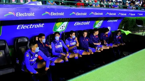 Los cementeros siguen sin entrenador y podrían disputar su primer título en un mes