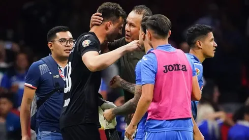 El entrenador peruano ya fue cesado de su cargo