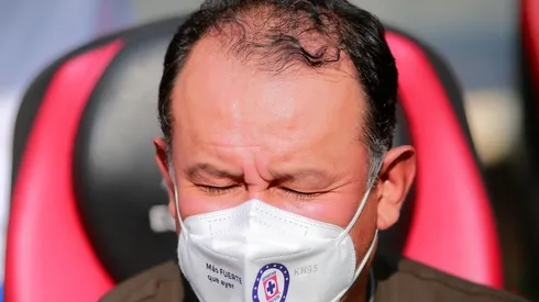 El entrenador peruano ya está fuera del club