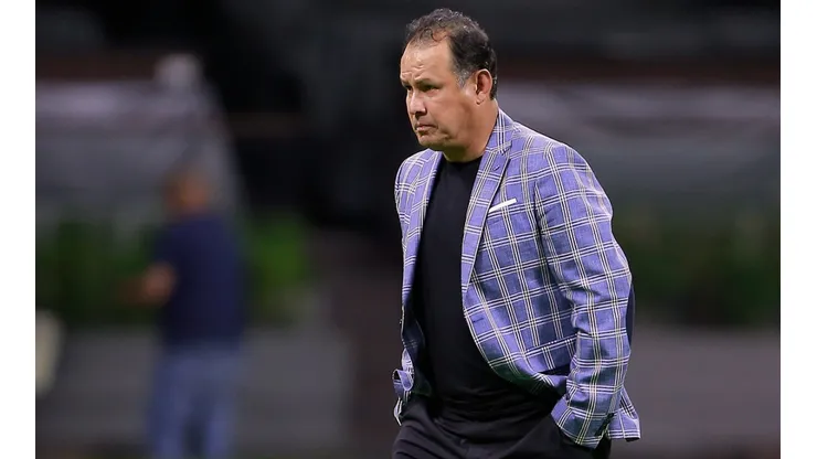 Juan Reynoso dejó de ser director técnico de Cruz Azul.