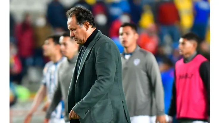 El entrenador peruano tendría las horas contadas en Cruz Azul