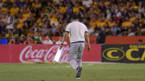 Reyno, camino a los vestidores.