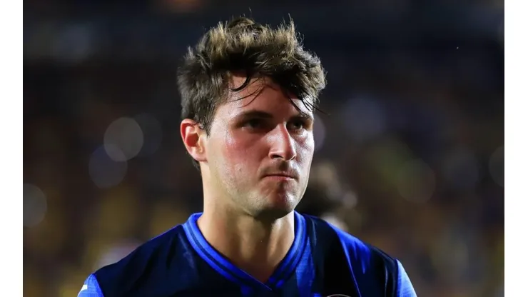Santiago Giménez estuvo a punto de marcar el gol de la victoria