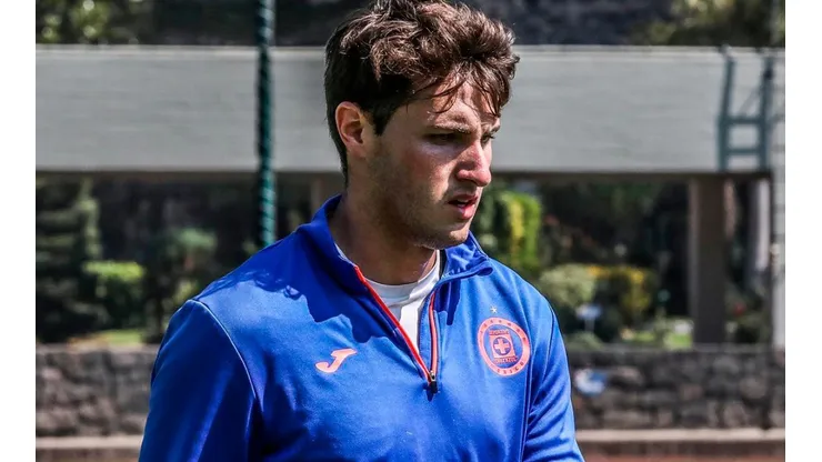 Santiago Giménez tendría que estar en una alineación mas ofensiva para Cruz Azul.
