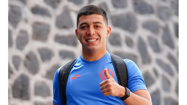 Lira a la llegada al azteca ante Necaxa.