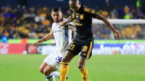 Cruz Azul y Tigres en el torneo regular del Clausura 2022.