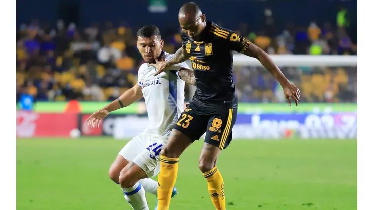 Cruz Azul y Tigres en el torneo regular del Clausura 2022.