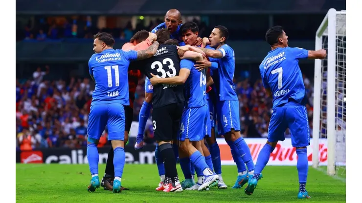La celebración azul tras finalizar en partido ante Necaxa.