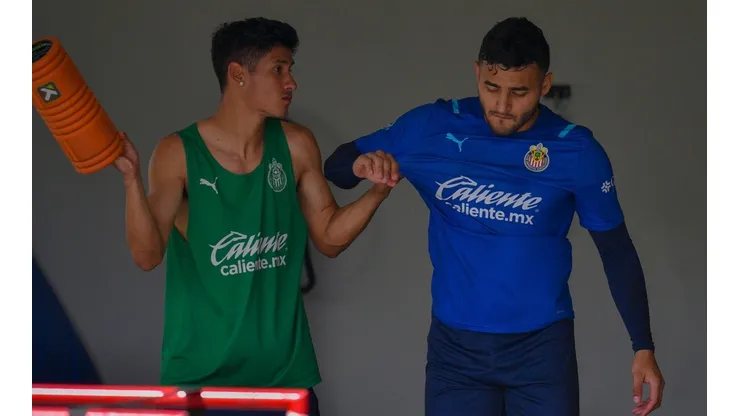 Uriel Antuna y Alexis Vega fueron compañeros en Chivas.