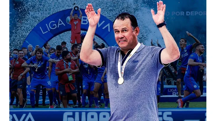 Juan Reynoso se ha consagrado seis veces Campeón con Cruz Azul.