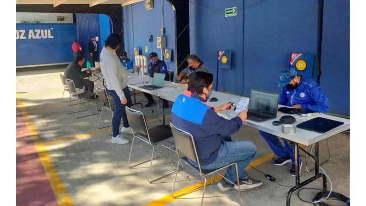 Las mesas de registro en La Noria.