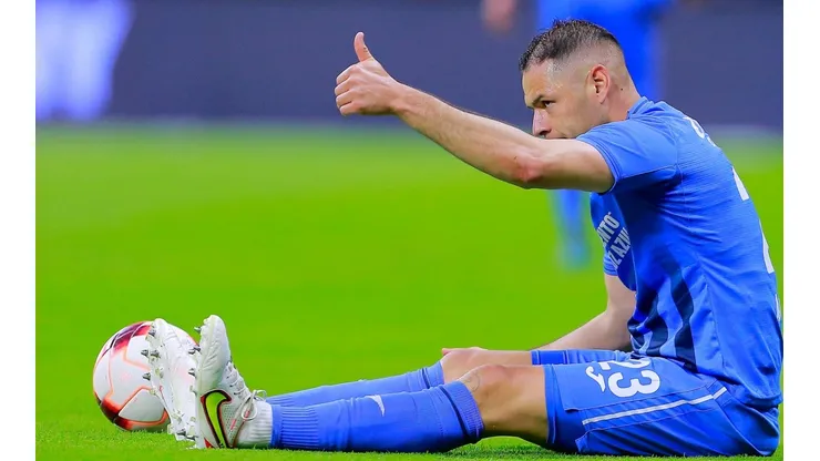 Pablo Aguilar salió lesionado del partido de Cruz Azul en la Jornada 16.