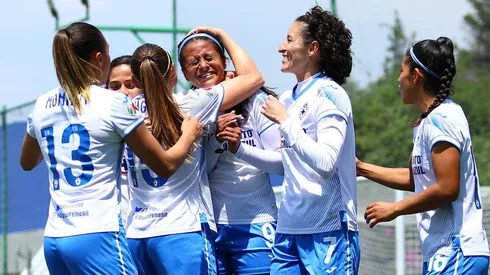 Magaly Cortés firmó doblete para el triunfo de Cruz Azul.