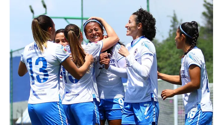 Magaly Cortés firmó doblete para el triunfo de Cruz Azul.