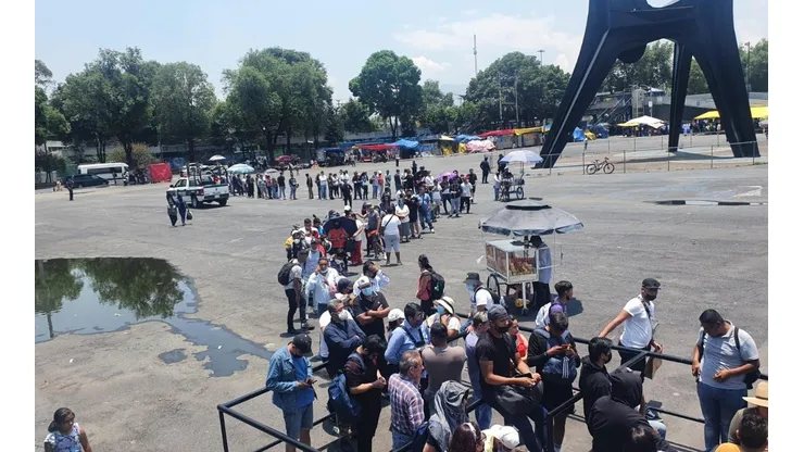 Las taquillas del Estadio se vieron abarrotadas de gente