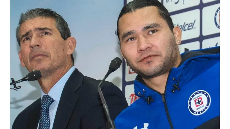 Eduardo de la Torre en su época como director deportivo de Cruz Azul.