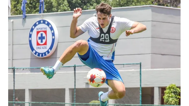 Santiago Giménez debería ser parte de la alineación titular de Cruz Azul.