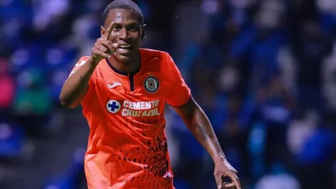 Bryan Angulo en sus últimas presentaciones con Cruz Azul