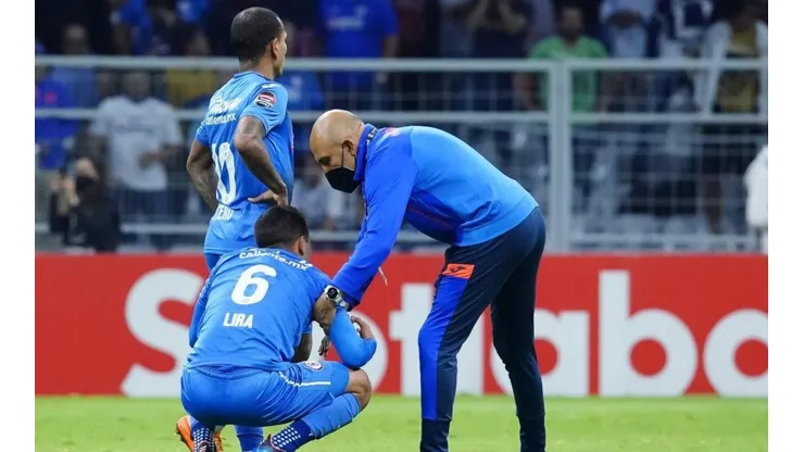 El mediocampista quiso levantar los ánimos de la afición