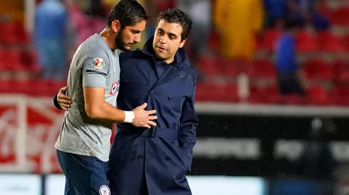 Michel Leaño dejó de ser DT de Chivas previo al duelo ante Cruz Azul.
