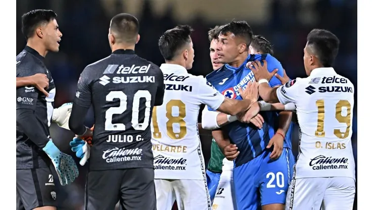El delantero chileno estuvo a punto de llegar a las manos con Alan Mozo