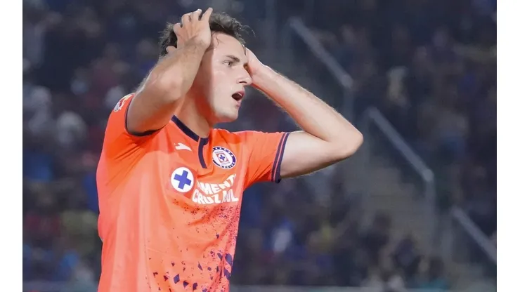 Santi Giménez entró de cambio en Cruz Azul y no pudo anotar.