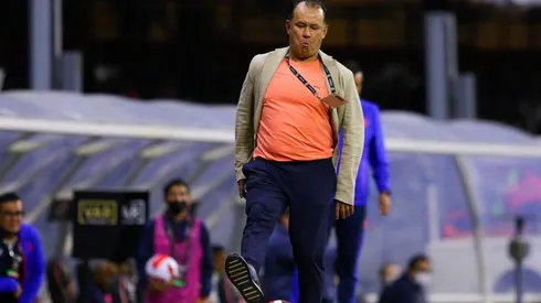 Juan Reynoso durante el partido