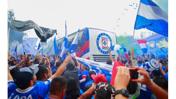 La Sangre Azul prepara caravana rumbo al Estadio Azteca para alentar a Cruz Azul.
