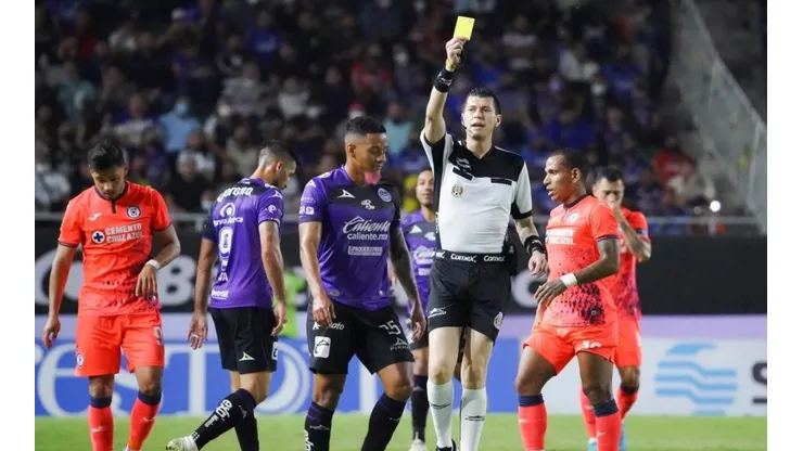 Jefferson Intriago solo recibió la cartulina amarilla
