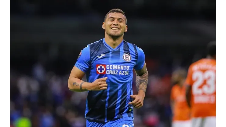 Juan Escobar salió lesionado del duelo ante Pumas