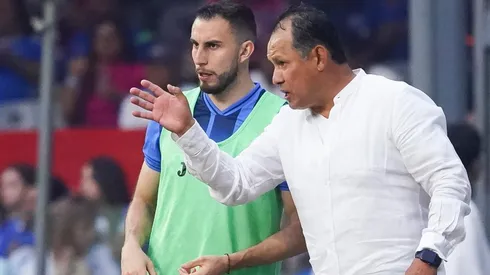 Reynoso no está con Cruz Azul esta noche