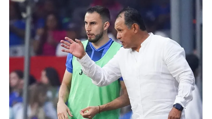 Reynoso no está con Cruz Azul esta noche