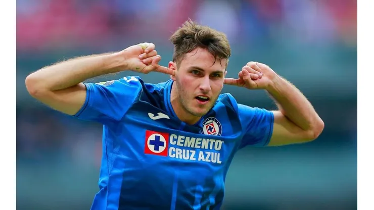 Santiago Giménez está claro de defender al combinado nacional