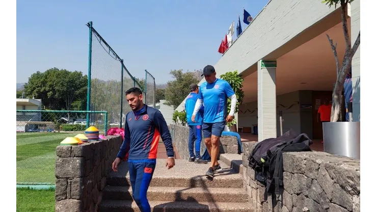 Chuy saliendo al entrenamiento este lunes, previo al partido ante Pumas.
