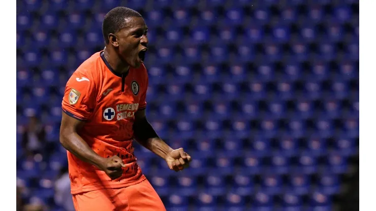 Bryan Angulo ya tendría todo listo para salir a Brasil