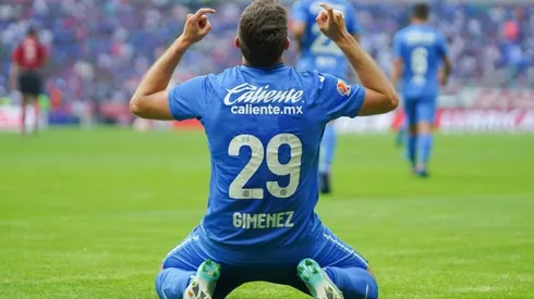 Santiago Giménez celebrando su tanto ante el Atlas