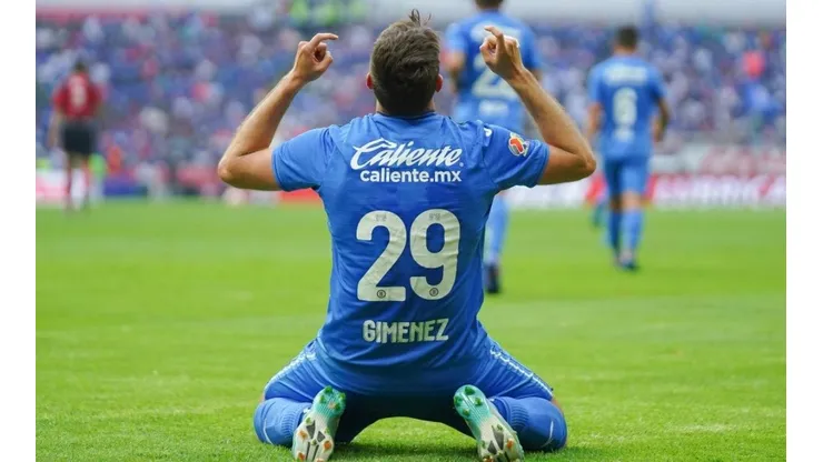 Santiago Giménez celebrando su tanto ante el Atlas