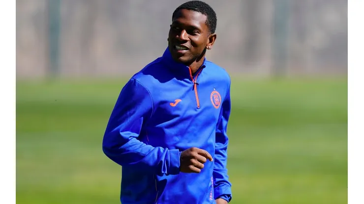 Bryan Angulo tiene listas sus maletas para irse de Cruz Azul