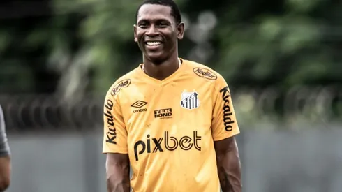 El delantero ecuatoriano ya fue presentado con el Santos