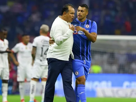 Rabieta de Iván Morales, se molesta con Juan Reynoso en pleno partido ante Atlas