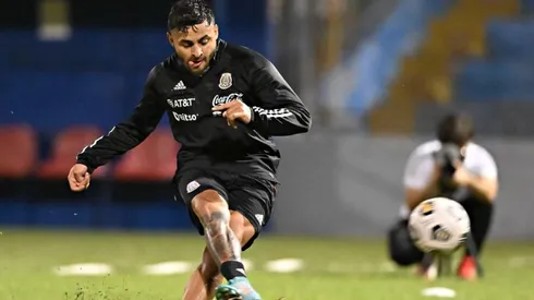 Alexis Vega en la concentración con la selección mexicana