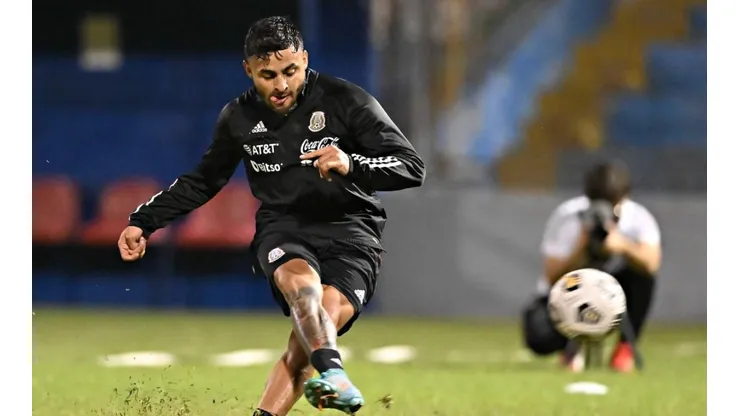 Alexis Vega en la concentración con la selección mexicana