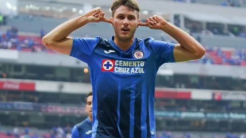 Santi celebra su tercer gol en el torneo.