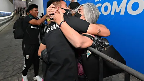 Charly Rodríguez recibió a su familia en el Estadio Azteca.