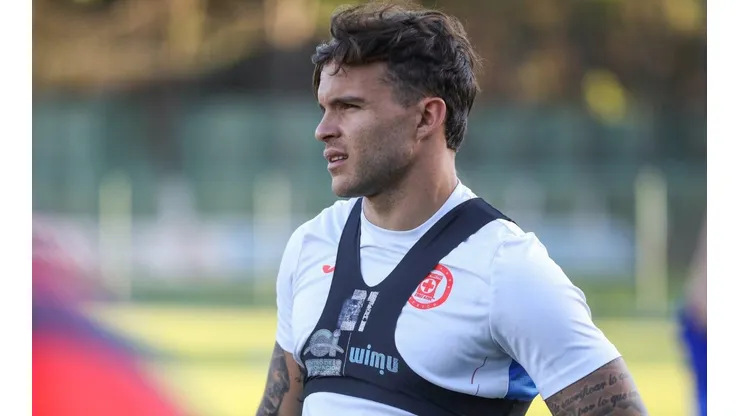 Christian Tabó entrena al parejo con Cruz Azul y se encuentra al 100%.