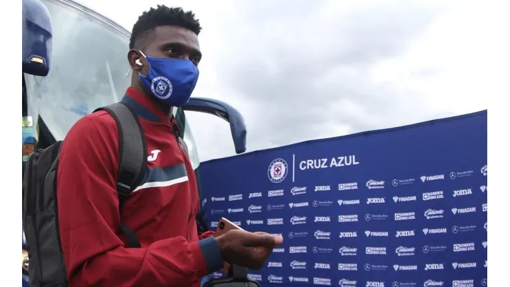 Jonathan Borja en un encuentro con Cruz Azul
