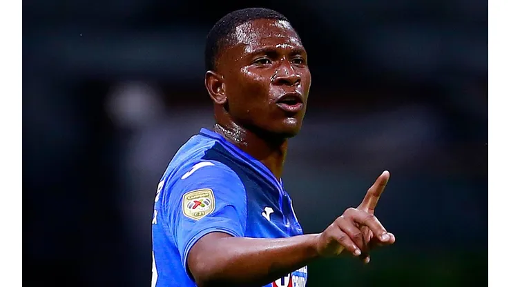 Angulo no saldría de Cruz Azul