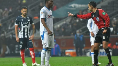 Bryan Angulo no pasa su mejor momento en Cruz Azul