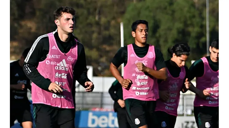 Santiago Giménez ya entrena con la Selección mexicana.