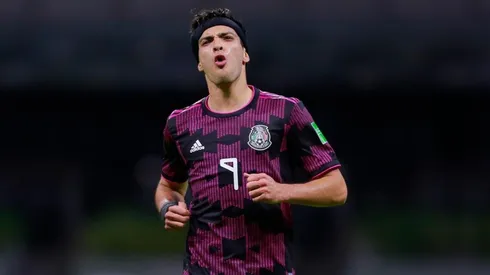 Raúl Jiménez en un partido con la selección de México